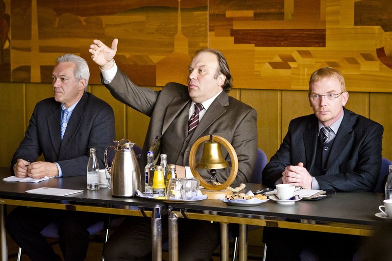 Eine Hand wäscht die andere – Bild: NDR/​Svenja von Schulzendorff