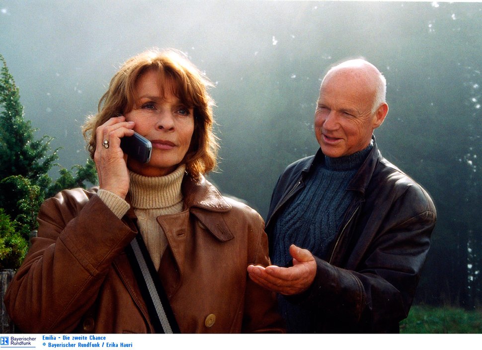 Emilia (Senta Berger) und ihr Mann Wolfgang (Dietrich Hollinderbäumer). – Bild: Byline: Erika Hauri, Credit: Bayerischer Rundfunk, Source: TV 60,