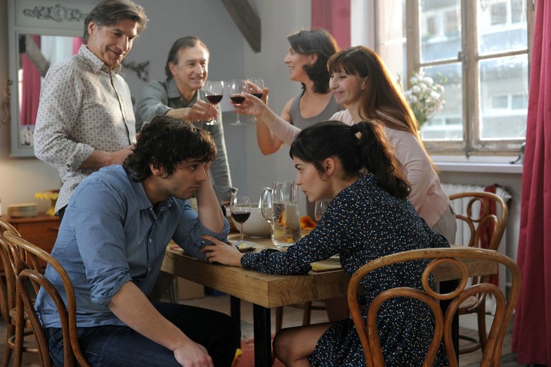 Nathalie küsst – Bild: ATV2