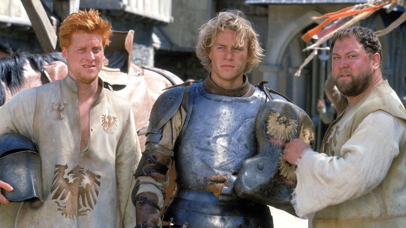 William (Heath Ledger, Mitte) alias „Sir Ulrich von Lichtenstein“ mit seinen Freunden Wat (Alan Tudyk, li.) und Roland (Mark Addy, re.) – Bild: RTL Zwei