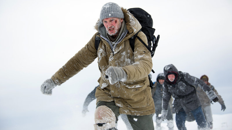 Ottway (Liam Neeson) wird nache einem Flugzeugabsturz zum Anführer einer Gruppe von Männern, die sich in winterlichen Schneestürmen gegen eine Meute hungriger Wölfe verteidigen muss. – Bild: RTL II Ottway (Liam Neeson) wird nache einem Flugzeugabsturz zum Anführer einer Gruppe von Männern, die sich in winterlichen Schneestürmen gegen eine Meute hungriger Wölfe verteidigen muss. – Bild: RTL II