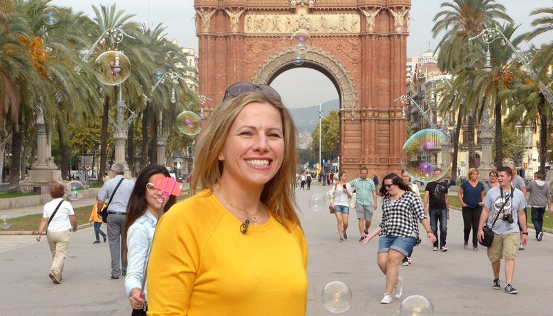 Lebensfroh, cool und aufregend – das ist Barcelona, zweitgrößte Stadt Spaniens, Hauptstadt Kataloniens und eine der beliebtesten Städte der Welt. Moderatorin Andrea Grießmann will sich die Stadt ihrer Kindheit neu erobern. – Bild: ZDF und WDR/​Carolin Wagner