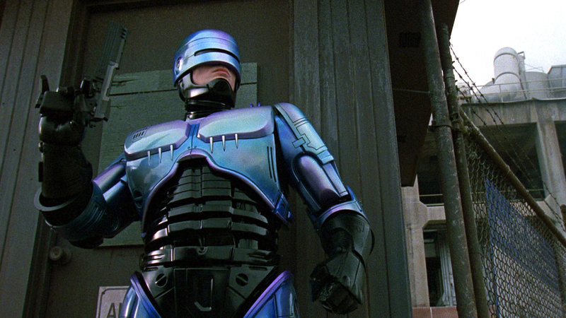 Detroit, Anfang des 21. Jahrhunderts: Nach der Atomkatastrophe und der endgültigen Zerstörung der Ozonschicht herrscht Chaos und das Verbrechen regiert die Stadt, die Polizei scheint machtlos. Da tritt Robocop, halb Mensch, halb Maschine gegen den gefährlichsten Drogenboß und sein eigenes Nachfolgemodell an... – Bild: RTL II Detroit, Anfang des 21. Jahrhunderts: Nach der Atomkatastrophe und der endgültigen Zerstörung der Ozonschicht herrscht Chaos und das Verbrechen regiert die Stadt, die Polizei scheint machtlos. Da tritt Robocop, halb Mensch, halb Maschine gegen den gefährlichsten Drogenboß und sein eigenes Nachfolgemodell an... – Bild: RTL II