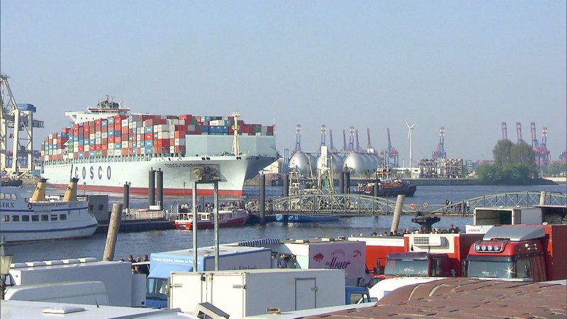 Fischer, Händler und Malocher – im Hamburger Hafen kommt täglich mehr als nur eine Berufsgruppe zusammen. – Bild: N24 Doku