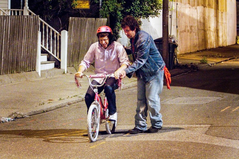 Adam Sandler (Donny), Andy Samberg (Todd). – Bild: ORF Adam Sandler (Donny), Andy Samberg (Todd). – Bild: ORF