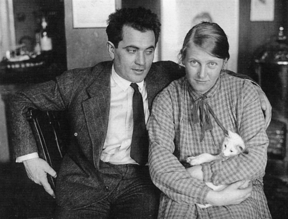 Der Schauspieler Alexander Granach (Bild) erobert in der Weimarer Zeit die Berliner Bühnen im Sturm. Er arbeitet mit Bertolt Brecht und Erwin Piscator und wird mit seiner Rolle in Murnaus Nosferatu unvergesslich. Seine Kindheit verlebte er in Galizien (heute Ukraine), ging nach Deutschland, wo er von den Nazis ab 1933 verfolgt wurde. Er floh ins Exil nach Polen, der UdSSR, der Schweiz bis nach New York und Hollywood, wo Granach mit Lubitschs Ninotschka seine amerikanische Karriere beginnt. Über alle Entfernungen hinweg hält er fest an seiner „großen ewigen Liebe“, der Schweizer Schauspielerin Lotte Lieven (Bild). – Bild: BR/Bavaria Film GmbH Der Schauspieler Alexander Granach (Bild) erobert in der Weimarer Zeit die Berliner Bühnen im Sturm. Er arbeitet mit Bertolt Brecht und Erwin Piscator und wird mit seiner Rolle in Murnaus Nosferatu unvergesslich. Seine Kindheit verlebte er in Galizien (heute Ukraine), ging nach Deutschland, wo er von den Nazis ab 1933 verfolgt wurde. Er floh ins Exil nach Polen, der UdSSR, der Schweiz bis nach New York und Hollywood, wo Granach mit Lubitschs Ninotschka seine amerikanische Karriere beginnt. Über alle Entfernungen hinweg hält er fest an seiner „großen ewigen Liebe“, der Schweizer Schauspielerin Lotte Lieven (Bild). – Bild: BR/Bavaria Film GmbH
