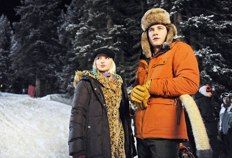 Will (Luke Benward) und Kayla (Dove Cameron) wollen beim „Fire and Ice“-Wettbewerb allen beweisen, was in ihnen steckt. Gemeinsam trainieren die beiden für den großen Tag und kommen sich dabei näher… – Bild: RTL