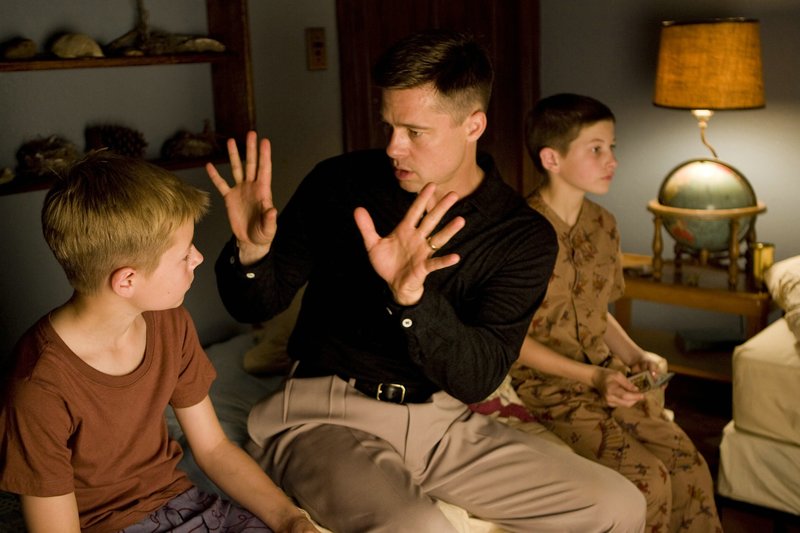 Brad Pitt, Tye Sheridan, Laramie Eppler – Bild: Turner / C) 2011 CONCORDE FILMVERLEIH GMBH Brad Pitt, Tye Sheridan, Laramie Eppler – Bild: Turner / C) 2011 CONCORDE FILMVERLEIH GMBH