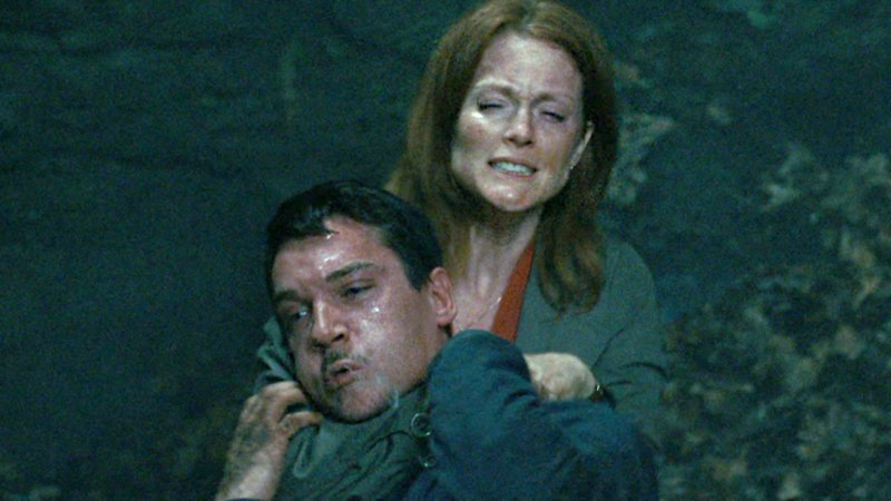 Cara Harding (Julianne Moore) und Adam (Jonathan Rhys Meyers) – Bild: RTL Zwei Cara Harding (Julianne Moore) und Adam (Jonathan Rhys Meyers) – Bild: RTL Zwei