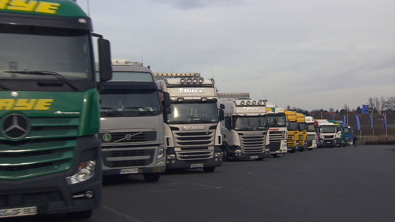 Hochbetrieb auf dem Autohof – Bild: ZDF und Bernd Zühlke