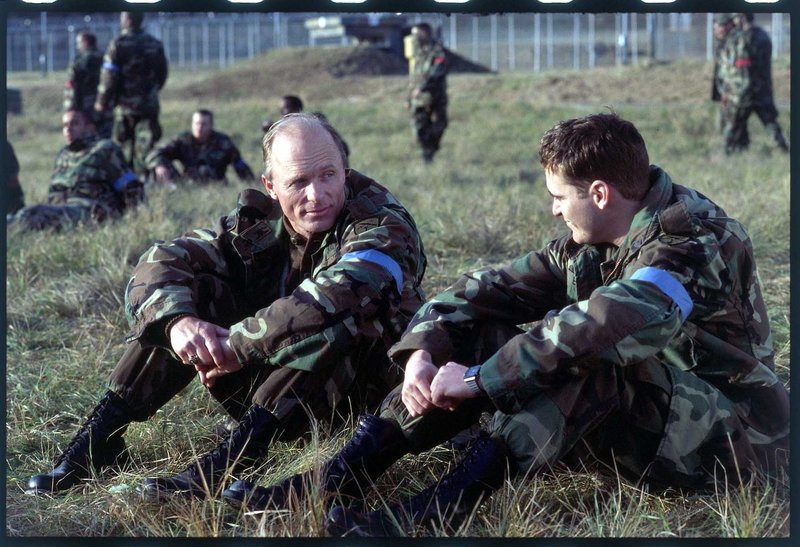 Army Go Home – Bild: 2001 Film Four Limited Grosvenor Park Production UK . All Rights Reserved Lizenzbild frei