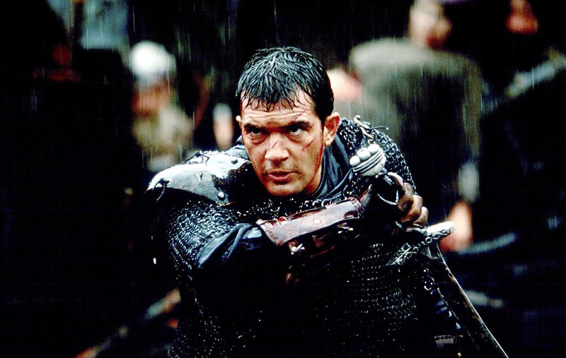 00.00 Il 13. guerriero Innamorato della donna del sultano, Ahmed Ibn Fahdlan (Antonio Banderas) per punizione viene mandato come emissario presso i Vichinghi. – Bild: ORF (FS1/FS2) / Byline: -, Credit: ORF, Source: TELE-München, / DMB 00.00 Il 13. guerriero Innamorato della donna del sultano, Ahmed Ibn Fahdlan (Antonio Banderas) per punizione viene mandato come emissario presso i Vichinghi. – Bild: ORF (FS1/FS2) / Byline: -, Credit: ORF, Source: TELE-München, / DMB