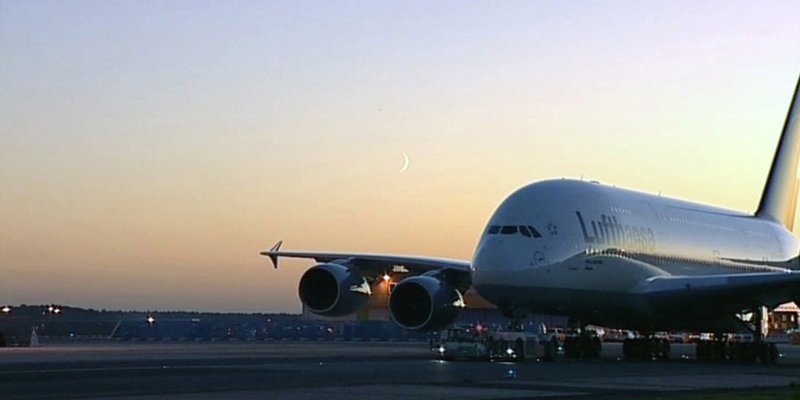 Der Superlativ der zivilen Luftfahrt: In der Basisversion des A380 finden auf zwei Etagen 555 Passagiere Platz. – Bild: N24 Doku