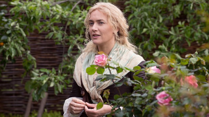 Sabine De Barra (Kate Winslet) verfügt über ein einzigartiges Talent als Gärtnerin. – Bild: rbb/Degeto Sabine De Barra (Kate Winslet) verfügt über ein einzigartiges Talent als Gärtnerin. – Bild: rbb/Degeto