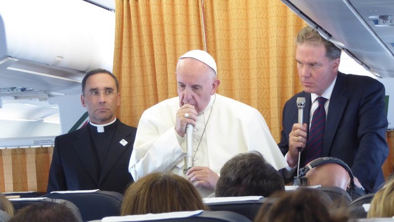 Papst Franziskus spricht vor Journalisten über seinen Kampf gegen den Menschenhandel. – Bild: ZDF und Jürgen Erbacher Papst Franziskus spricht vor Journalisten über seinen Kampf gegen den Menschenhandel. – Bild: ZDF und Jürgen Erbacher