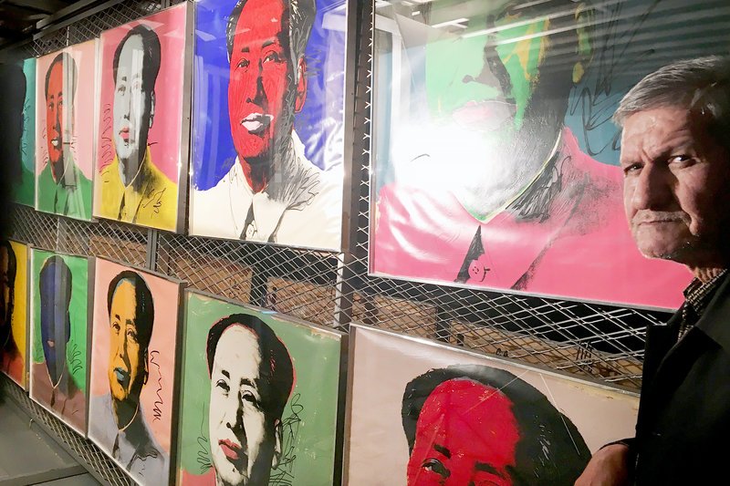 Im Keller des Teheraner Museums für Zeitgenössische Kunst: Andy Warhols Porträts von Mao Tse-tung – Bild: arte
