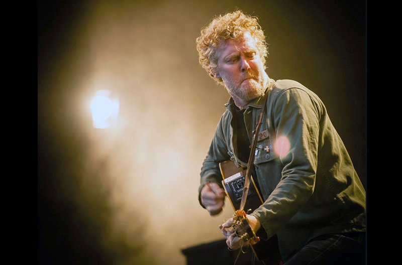 Glen Hansard, der Sänger der irischen Indie-Rockband The Frames, bei seinem mitreißenden Konzert auf dem Rudolstadt-Festival 2016. – Bild: MDR/​Frank Szafinski