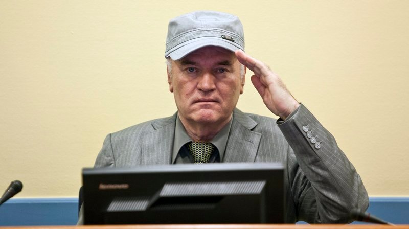 General Ratko Mladic während seines Prozesses. – Bild: WDR/​ICTY