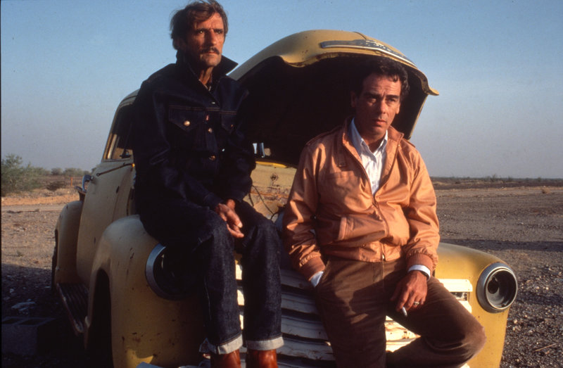 Die Brüder Travis (Harry Dean Stanton, l.) und Walt (Dean Stockwell, r.) auf ihrem mühsamen Weg nach L.A.. – Bild: ZDF und Robin Holland Die Brüder Travis (Harry Dean Stanton, l.) und Walt (Dean Stockwell, r.) auf ihrem mühsamen Weg nach L.A.. – Bild: ZDF und Robin Holland
