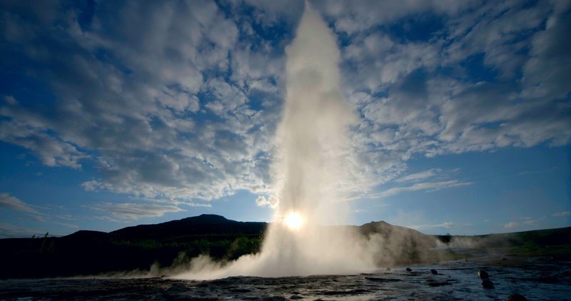 Das Wort Geysir stammt aus dem Isländischen und bedeutet so viel wie „heftig in Bewegung bringen“. – Bild: ZDF und rk-film/​Reinhard Kungel