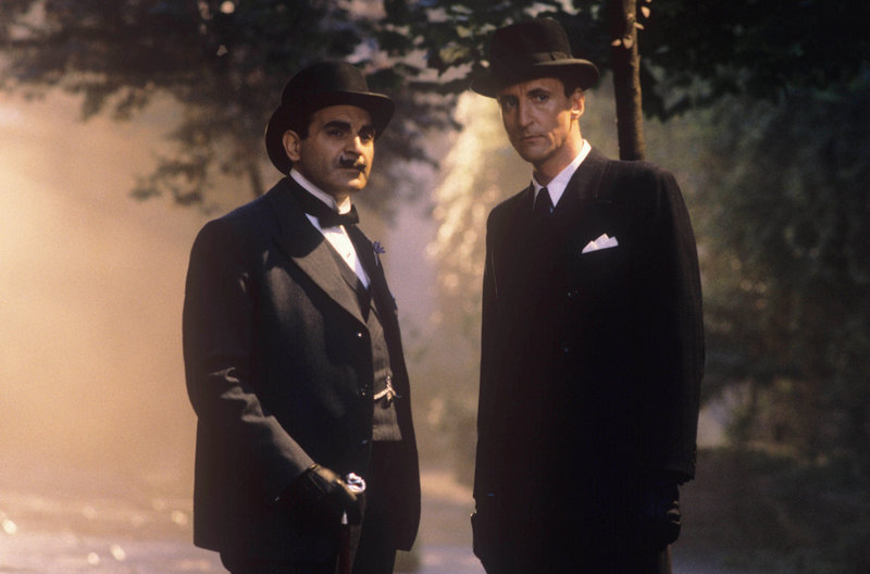 Agatha Christie’s Poirot S01E04 Vierundzwanzig Schwarzdrosseln (Four