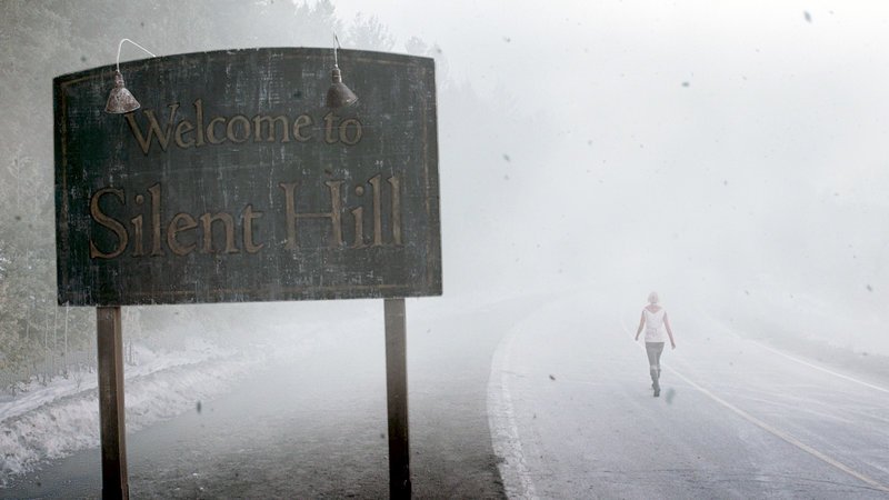 Heather (Adelaide Clemens) ist auf dem Weg nach Silent Hill.. – Bild: RTL Zwei