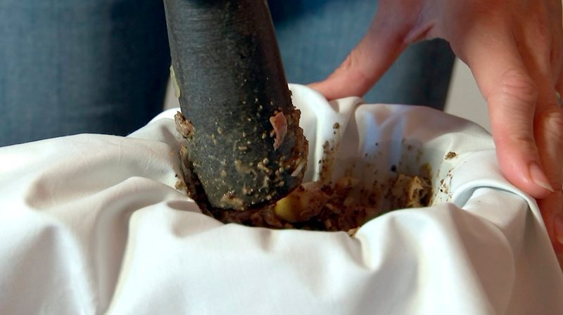 Die Sehnsucht nach natürlicher Heilung wächst. Immer mehr Menschen hoffen auf Gesundung durch sanfte Medizin. Bestseller zum Thema Naturheilkunde füllen die Bücherregale, Ambulanzen und Praxen, die sich auf natürliche Alternativen spezialisiert haben, boomen. – Bild: rbb