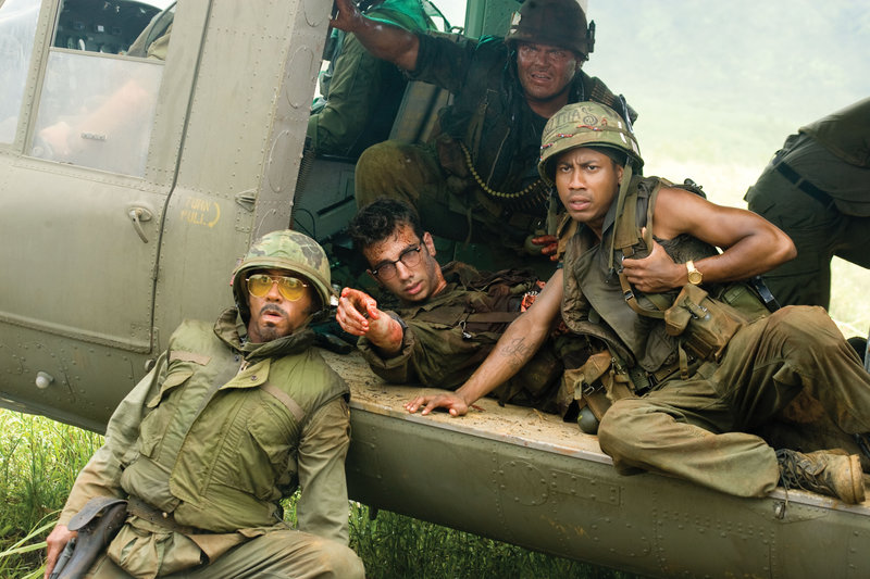 Robert Downey jr. (Kirk Lazarus), Jay Baruchel (Kevin Sandusky), Jack Black (Jeff Portnoy), Brandon T. Jackson (Alpa Chino). – Bild: ORF Robert Downey jr. (Kirk Lazarus), Jay Baruchel (Kevin Sandusky), Jack Black (Jeff Portnoy), Brandon T. Jackson (Alpa Chino). – Bild: ORF