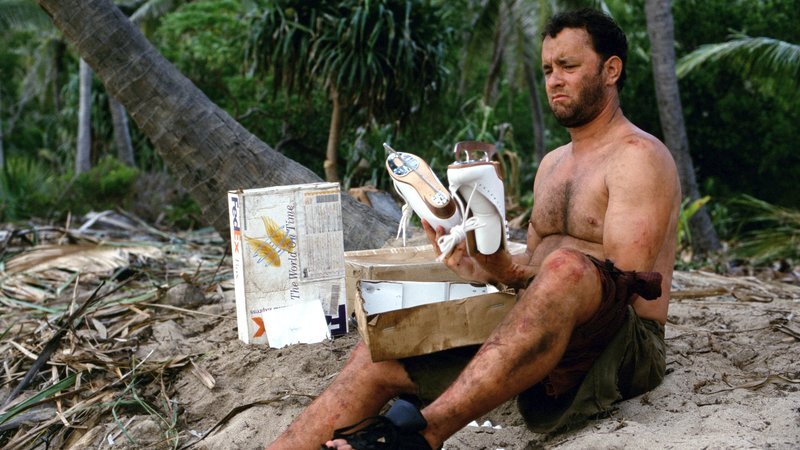 Chuck Noland (Tom Hanks) ist der einzig Überlebende nach einem Flugzeugabsturz und strandet auf einer einsamen Pazifikinsel – Bild: RTL Zwei Chuck Noland (Tom Hanks) ist der einzig Überlebende nach einem Flugzeugabsturz und strandet auf einer einsamen Pazifikinsel – Bild: RTL Zwei