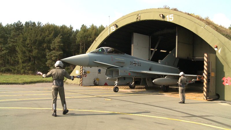 Die Eurofighter der Bundeswehr sind mit allem ausgestattet, was benötigt wird, um im Ernstfall den Gegner außer Gefecht zu setzen. – Bild: N24 Doku