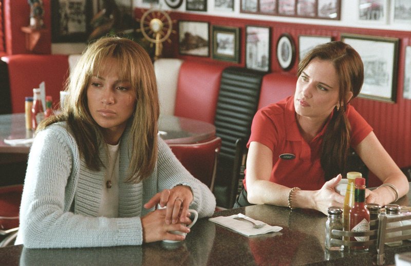 Slim Hiller (Jennifer Lopez, l.) weiß nicht weiter und sucht Rat bei ihrer Freundin Ginny (Juliette Lewis, r.). – Bild: ZDF und Van Redin