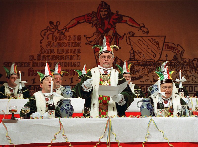 Das Kollegium des Stockacher Narrengerichts. – Bild: SWR/​Alexander Kluge