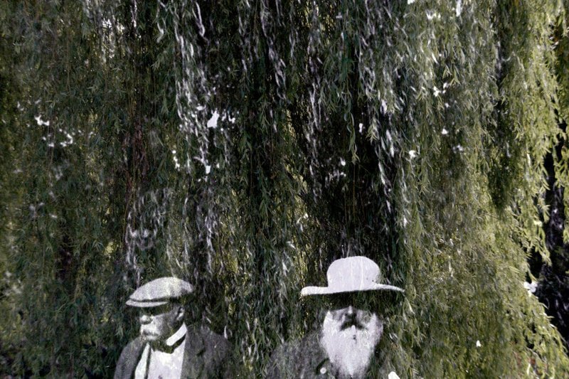 Der Film erzählt die ungewöhnliche Geschichte der Begegnung zwischen dem französischen Ministerpräsidenten Georges Clemenceau (li.) und dem Maler Claude Monet (re.), die ihre Zeit ganz unterschiedlich prägte. – Bild: ART