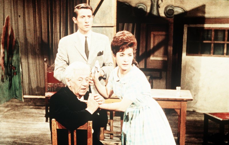 Udo Jürgens (Max), Paul Hörbiger (Johann Ebeseder), Guggi Löwinger (Franziska). – Bild: ORF Udo Jürgens (Max), Paul Hörbiger (Johann Ebeseder), Guggi Löwinger (Franziska). – Bild: ORF