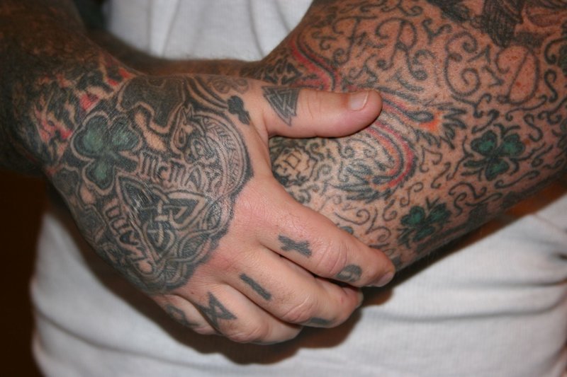Aryan Brotherhood Tattoos. – Bild: National Geographic Television