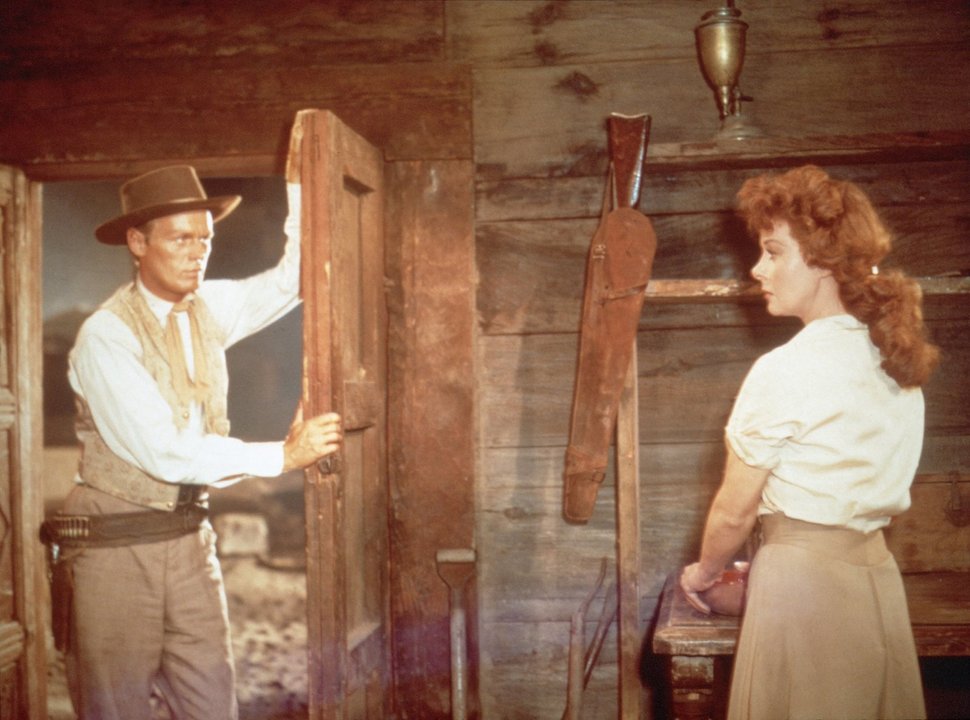 Fiske (Richard Widmark) durchschaut das Manöver von Leah Fuller (Susan Hayward), doch der erfahrene Glücksspieler kann sich ihrem Reiz kaum entziehen. – Bild: ZDF und Motion Picture © 1954 Twentieth Century Fox Film Corporation.