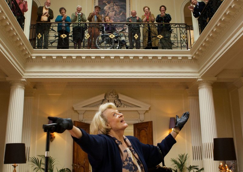 Einmal Diva, immer Diva, auch in der Seniorenresidenz Beecham House: Star-Sopranistin Jean Horton (Maggie Smith). – Bild: ARD Degeto/​DCM
