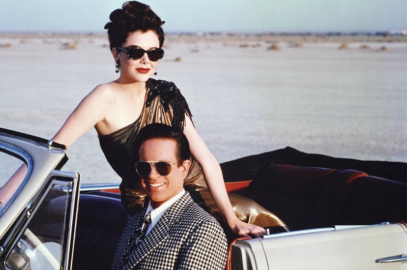 Die Liebe zur Schauspielerin Virginia (Annette Bening, l.) und sein plötzlicher Erfolg lassen Bugsy Siegel (Warren Beatty, r.) den Sinn für die Realität verlieren ... – Bild: CPT Holdings, Inc. All Rights Reserved. Lizenzbild frei Die Liebe zur Schauspielerin Virginia (Annette Bening, l.) und sein plötzlicher Erfolg lassen Bugsy Siegel (Warren Beatty, r.) den Sinn für die Realität verlieren ... – Bild: CPT Holdings, Inc. All Rights Reserved. Lizenzbild frei