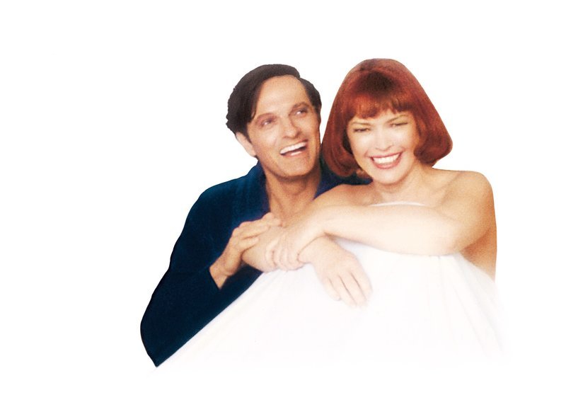 Doris (Ellen Burstyn, r.) und George (Alan Alda, l.) lernen sich zufällig in einem kleinen Restaurant kennen. Obwohl beide verheiratet sind, erwachen sie am nächsten Morgen im selben Bett. Daraufhin beschließen sie, sich jedes Jahr zur selben Zeit wieder zu treffen… – Bild: 1978 Universal City Studios, Inc. All Rights Reserved. Lizenzbild frei Doris (Ellen Burstyn, r.) und George (Alan Alda, l.) lernen sich zufällig in einem kleinen Restaurant kennen. Obwohl beide verheiratet sind, erwachen sie am nächsten Morgen im selben Bett. Daraufhin beschließen sie, sich jedes Jahr zur selben Zeit wieder zu treffen… – Bild: 1978 Universal City Studios, Inc. All Rights Reserved. Lizenzbild frei
