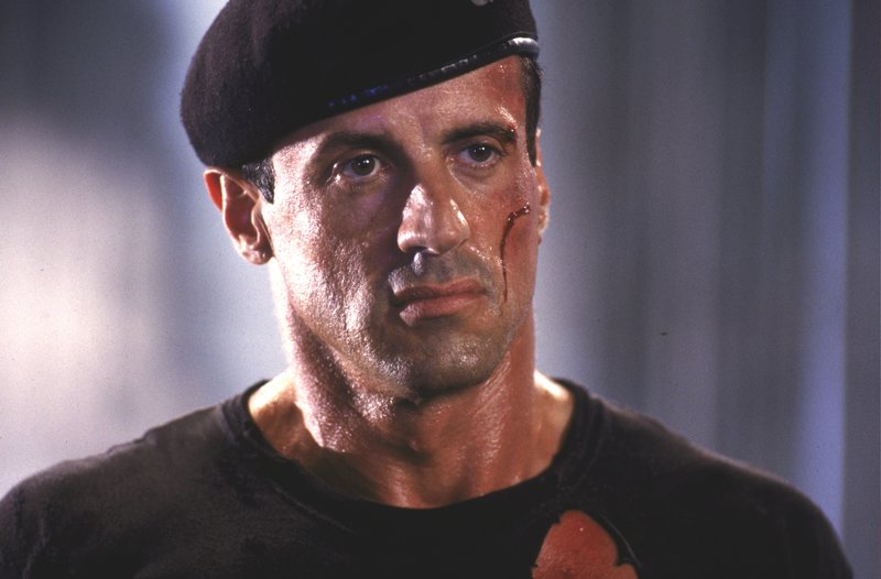 John Spartan (Sylvester Stallone) – Bild: Turner / Copyright (c) 1993 Warner Bros. All Rights Reserved. John Spartan (Sylvester Stallone) – Bild: Turner / Copyright (c) 1993 Warner Bros. All Rights Reserved.