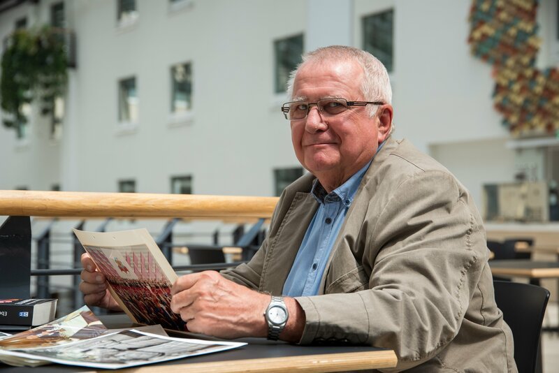 „Aus und vorbei“:  Er gehörte zur den wichtigsten Männern der DDR, doch 1989 endet Eberhard Aurichs Karriere als Erster Sekretär der DDR-Jugend FDJ schlagartig. – Bild: ZDF und Christin Köppen.