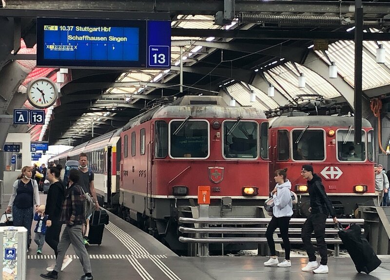 Bahnhof Zürich: Ankunft des IC aus Stuttgart nach langen 3 Stunden auf der Gäubahn. – Bild: Alexander Schweitzer
