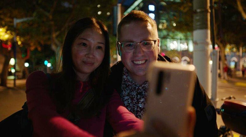 Der Deutsche Thomas Derksen ist Influencer in China. Er wird auf der Strasse erkannt. – Bild: BR/btf/WDR Der Deutsche Thomas Derksen ist Influencer in China. Er wird auf der Strasse erkannt. – Bild: BR/btf/WDR