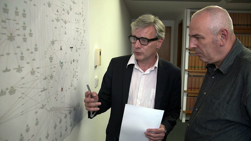 Der Mieter Lutz Brellenthien will sich mit einem Anwalt gegen eine Immobiliengruppe zur Wehr setzen. – Bild: ZDF und Oliver Gurr./​Oliver Gurr