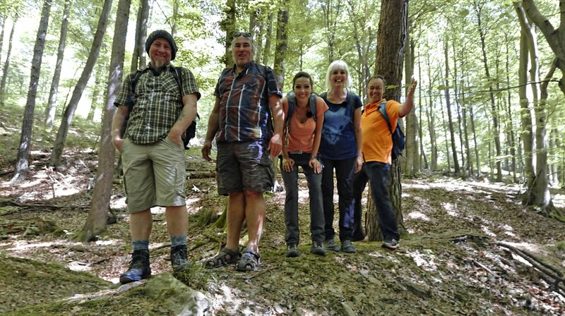 Wandern auf dem Grimmsteig – Bild: HR/​Sabine Guth