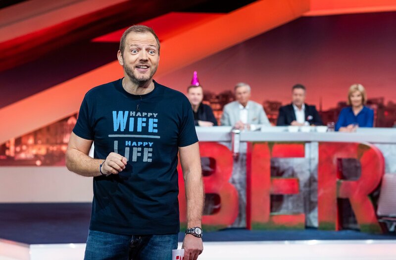 Mario Barth Deckt Auf E Mail Schreiben Mario Barth deckt auf! Das große BER-Spezial – fernsehserien.de