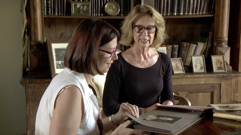 Autorin Christine Casapicola mit Gräfin Carolina Lantieri. – Bild: 3sat Autorin Christine Casapicola mit Gräfin Carolina Lantieri. – Bild: 3sat