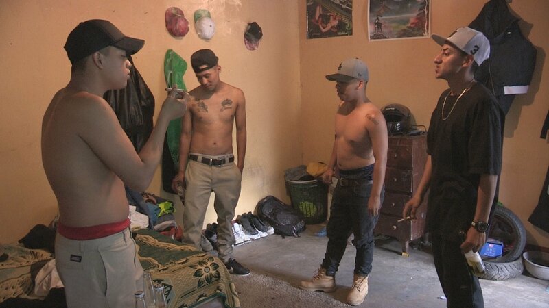 In Guatemala herrschen vielerorts brutale Jugendbanden: die Maras. – Bild: ZDF und Alexandre Spalaikovitch und Manolo d’Arthuys.