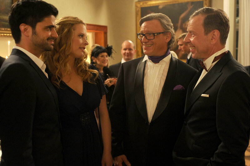 Blonder als die Polizei erlaubt – Bild: Puls 8