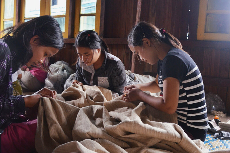 Die Lotosweberinnen vom Inlesee – Bild: SRF1